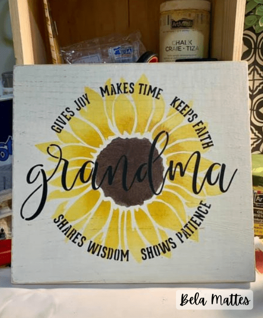 WallCutz  Grandma Makes Time - wreath stencil Stencil